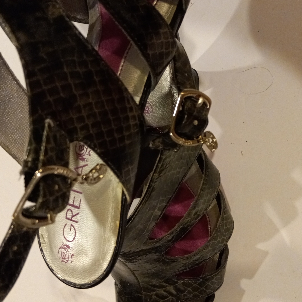 Heels - Picture 6 of 6